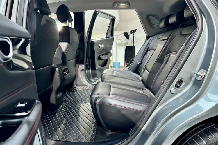 Used AION V 2022 Plus 70 Executive Edition Lithium Iron Phosphate Interior 5