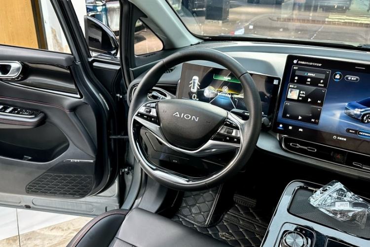 Used AION V 2022 Plus 70 Executive Edition Lithium Iron Phosphate Interior 7