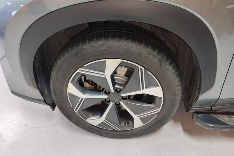 Used AION V 2022 Plus 70 Smart Edition Ternary Lithium Left Front Wheel Hub