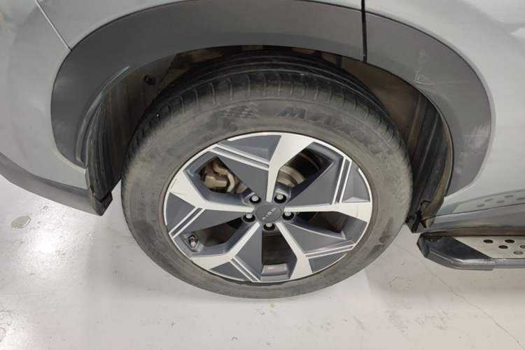 Used AION V 2022 Plus 70 Smart Edition Ternary Lithium Right Rear Wheel Hub