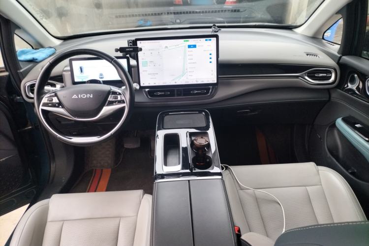 Used AION V 2022 Plus 70 Executive Edition Ternary Lithium Center Console