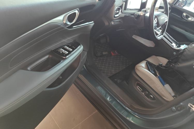 Used AION V 2022 Plus 70 Smart Technology Edition Ternary Lithium Driver Seat