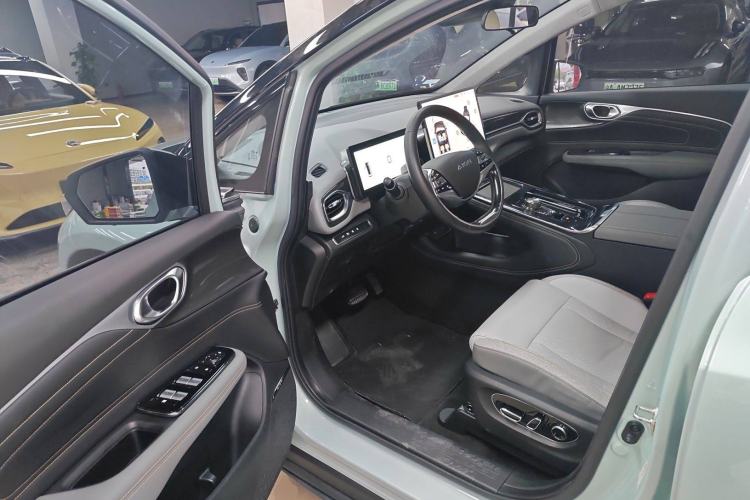 Used AION V 2022 Plus 80 Leader Edition Ternary Lithium Interior 3