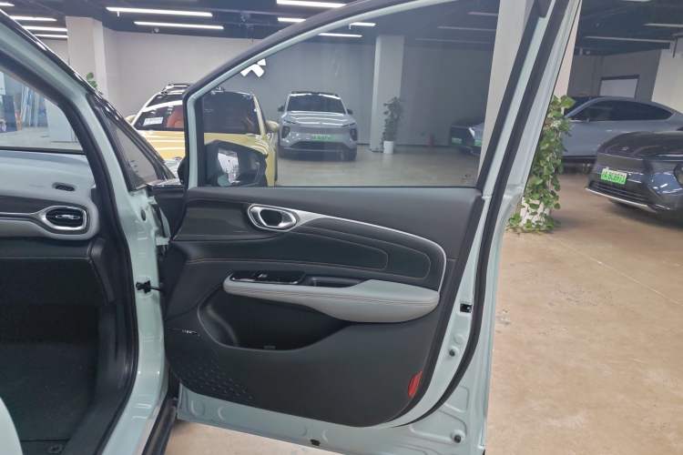 Used AION V 2022 Plus 80 Leader Edition Ternary Lithium Interior 5