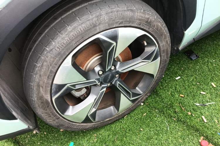 Used AION V 2022 Plus 80 Executive Edition Ternary Lithium Left Front Wheel Hub