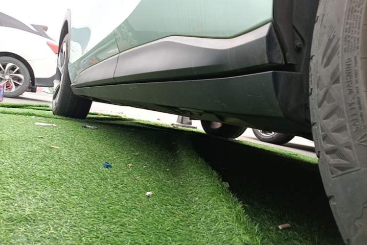 Used AION V 2022 Plus 80 Executive Edition Ternary Lithium Left Side Sill