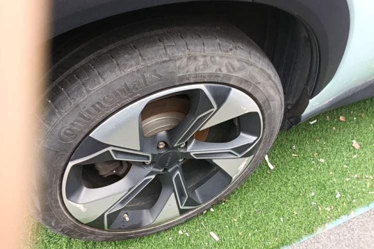 Used AION V 2022 Plus 80 Executive Edition Ternary Lithium Right Rear Wheel Hub
