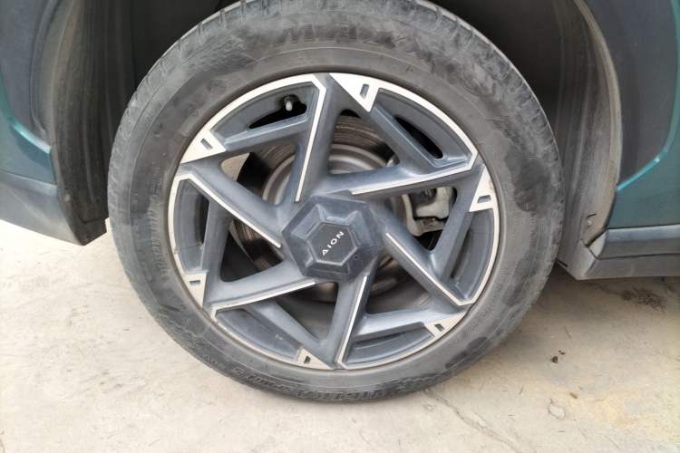 Used AION V 2022 Plus 70 Executive Edition Ternary Lithium Right Rear Wheel Hub