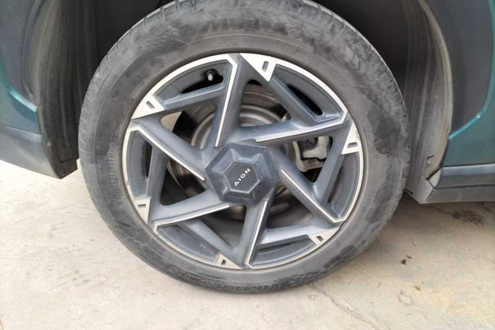 Used AION V 2022 Plus 70 Executive Edition Ternary Lithium Right Rear Wheel Hub