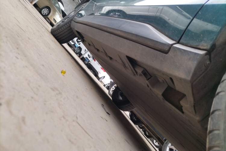 Used AION V 2022 Plus 70 Executive Edition Ternary Lithium Right Side Sill