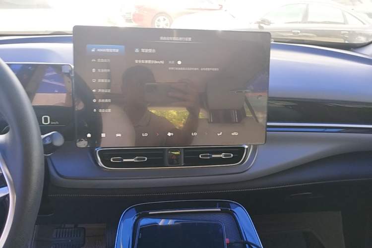 Used AION V 2022 Plus 70 Smart Edition Ternary Lithium Audio And AC Panel