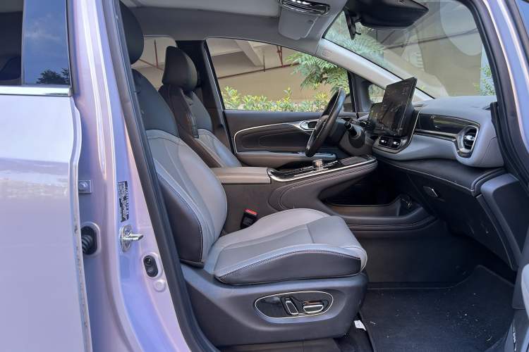 Used AION V 2022 Plus 80 Leader Edition Ternary Lithium Interior 6