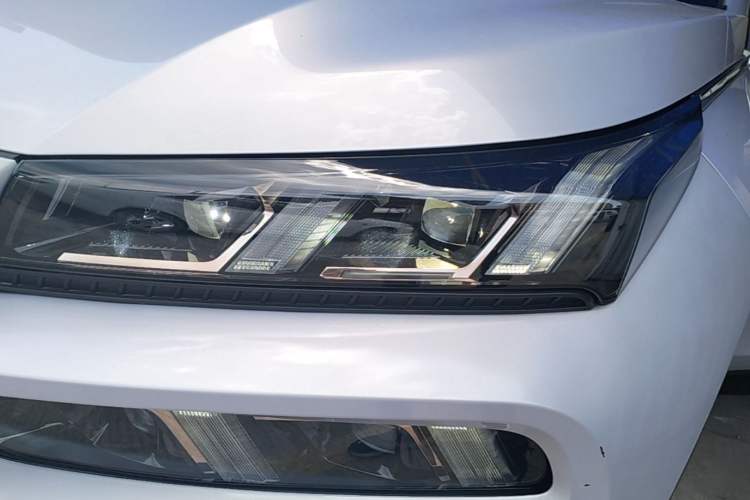 Used AION V 2022 Plus 70 Smart Edition Ternary Lithium Left Front Headlight