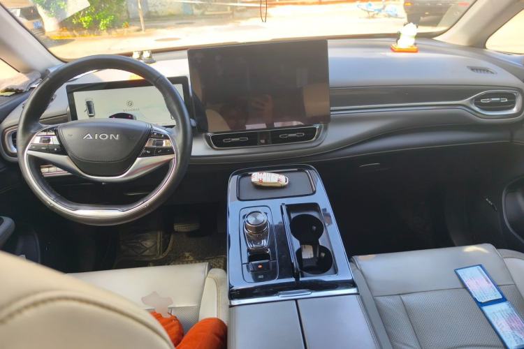 Used AION V 2022 Plus 80 Leader Edition Ternary Lithium Center Console