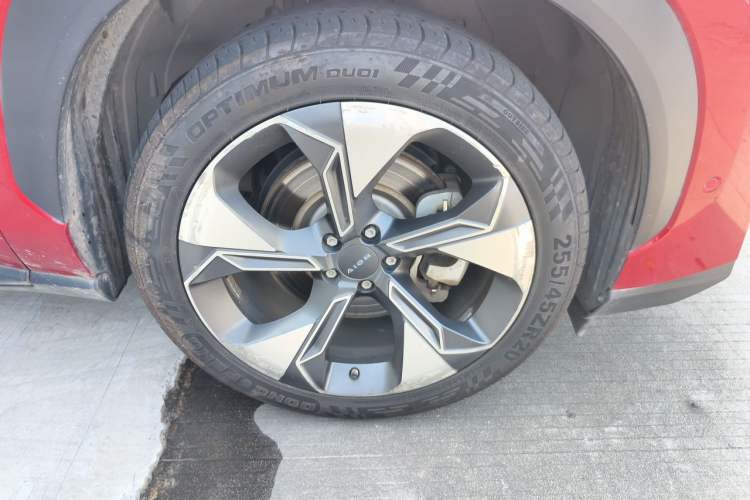 Used AION V 2022 Plus 80 Leader Edition Ternary Lithium Right Front Wheel Hub