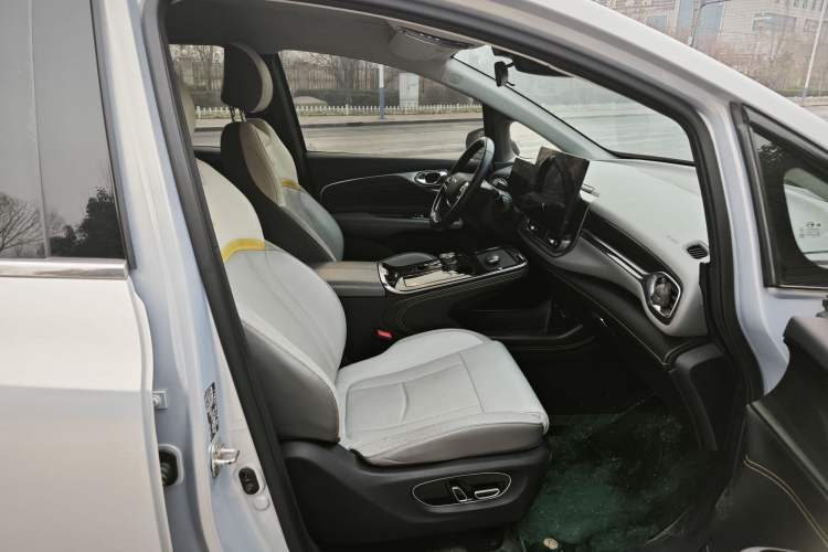Used AION V 2022 Plus 80 Leader Edition Ternary Lithium Interior 10
