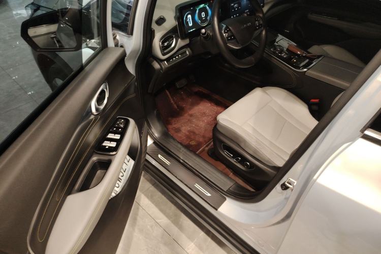 Used AION V 2022 Plus 80 Leader Edition Ternary Lithium Interior 3