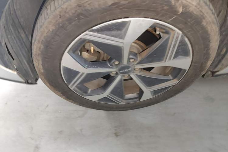 Used AION V 2022 Plus 70 Smart Technology Edition Ternary Lithium Left Front Wheel Hub
