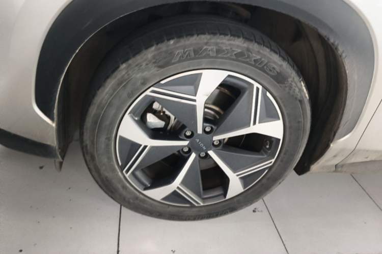 Used AION V 2022 Plus 70 Smart Edition Ternary Lithium Left Front Wheel Hub
