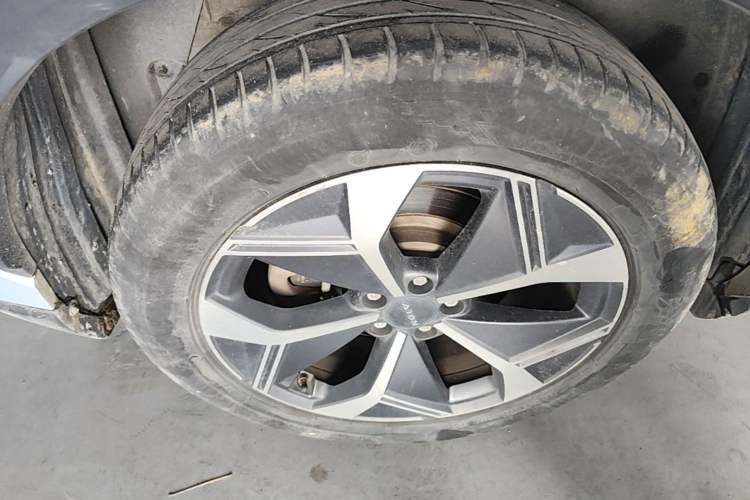 Used AION V 2022 Plus 70 Smart Technology Edition Ternary Lithium Right Rear Wheel Hub