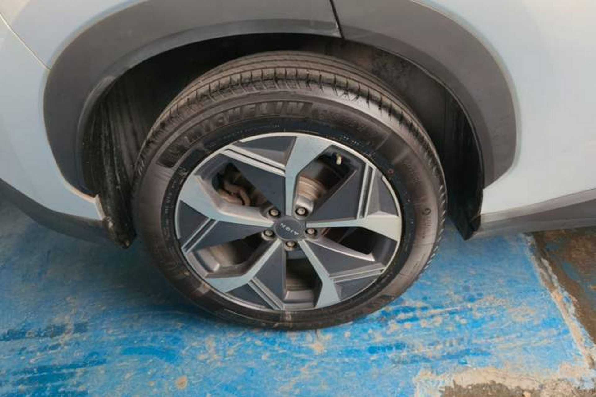 Used AION V 2022 Plus 70 Smart Edition Ternary Lithium Right Rear Wheel Hub