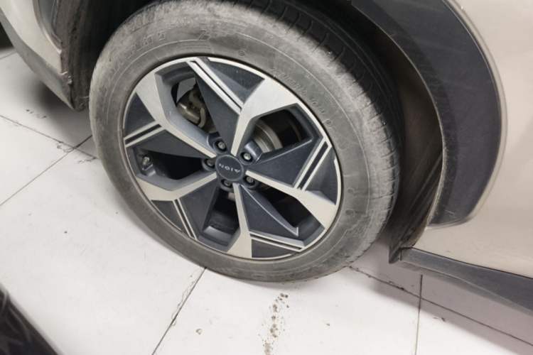 Used AION V 2022 Plus 70 Smart Edition Ternary Lithium Right Rear Wheel Hub