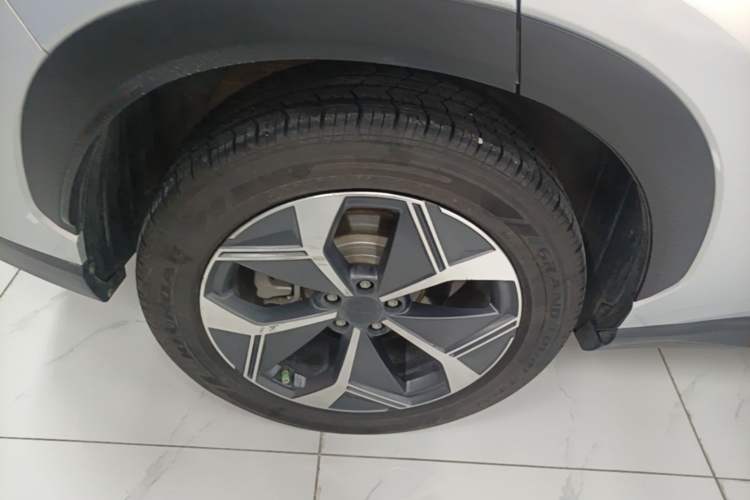 Used AION V 2022 Plus 70 Smart Technology Edition Ternary Lithium Right Rear Wheel Hub