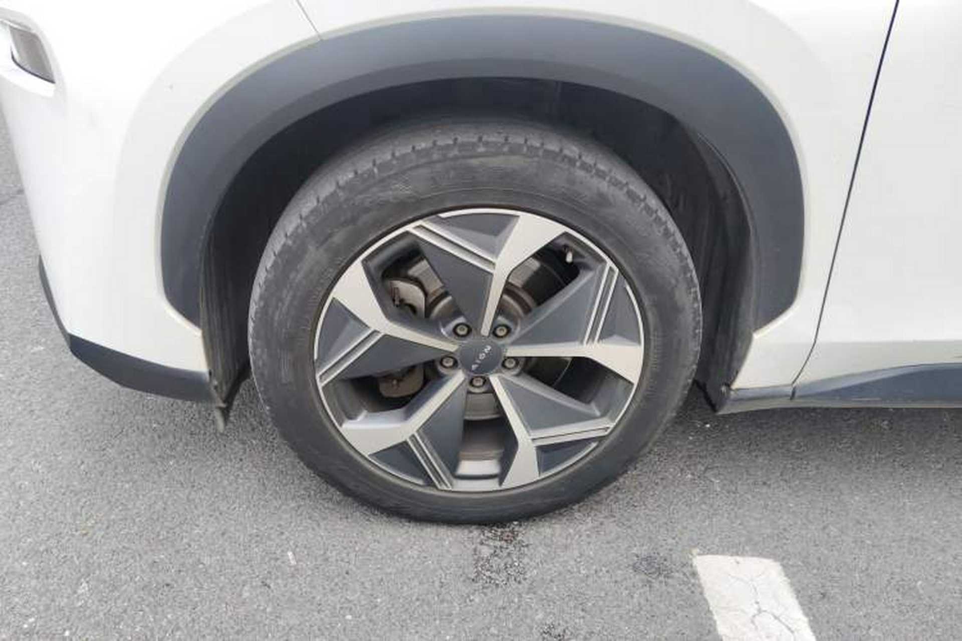 Used AION V 2022 Plus 70 Smart Technology Edition Ternary Lithium Left Front Wheel Hub