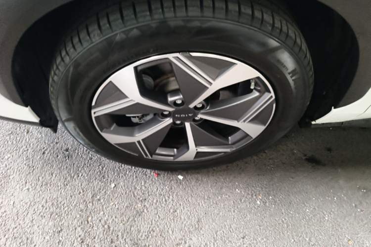 Used AION V 2022 Plus 70 Smart Edition Ternary Lithium Left Front Wheel Hub