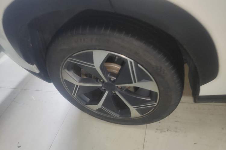Used AION V 2022 Plus 70 Smart Edition Ternary Lithium Right Rear Wheel Hub