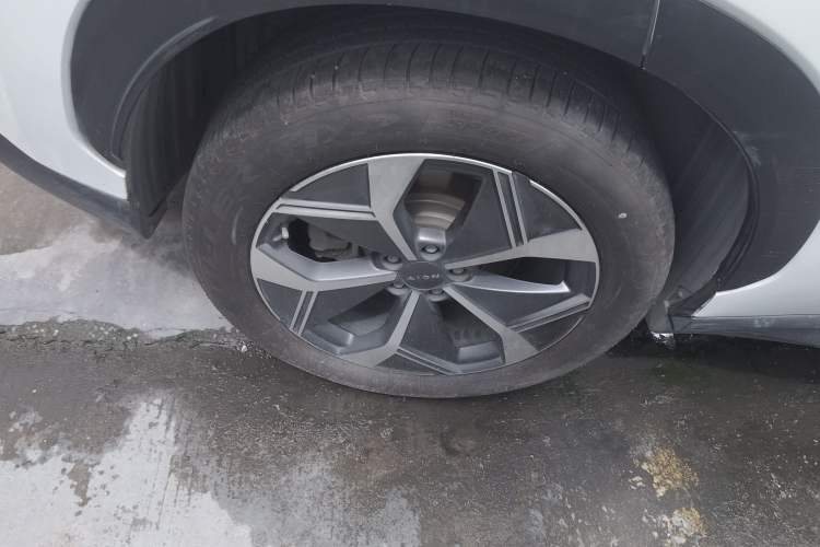 Used AION V 2022 Plus 70 Smart Technology Edition Ternary Lithium Right Rear Wheel Hub