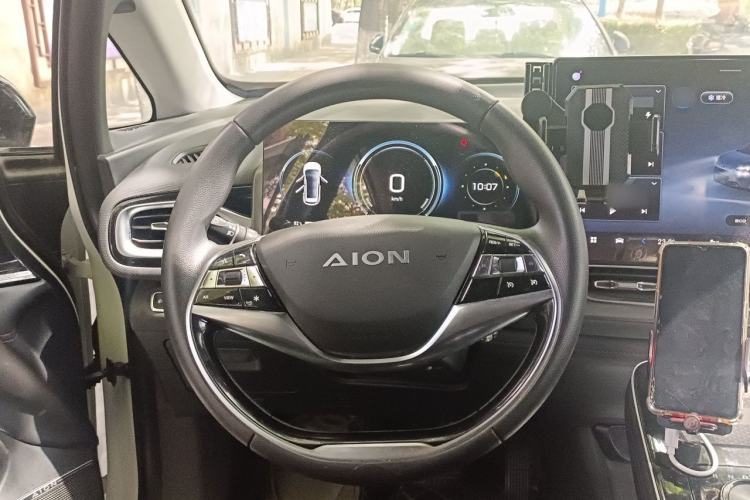 Used AION V 2022 Plus 70 Executive Edition Lithium Iron Phosphate Steering Wheel