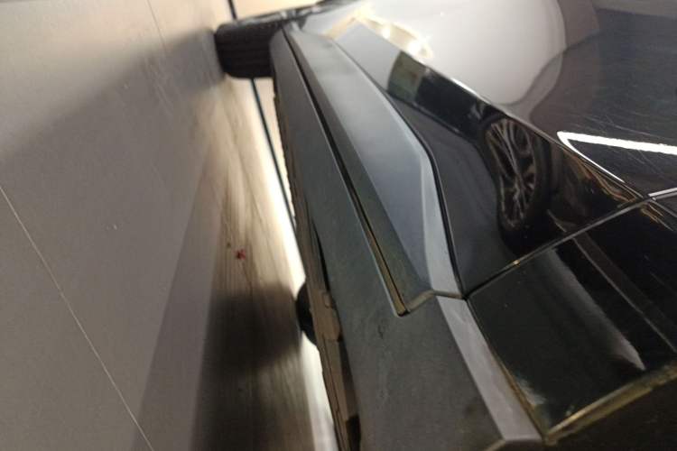 Used AION V 2023 Plus 70 Smart Edition Lithium Iron Phosphate Right Side Sill