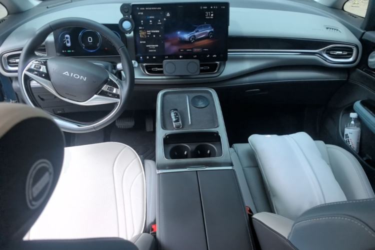 Used AION V 2023 Plus 70 Smart Edition Ternary Lithium Center Console