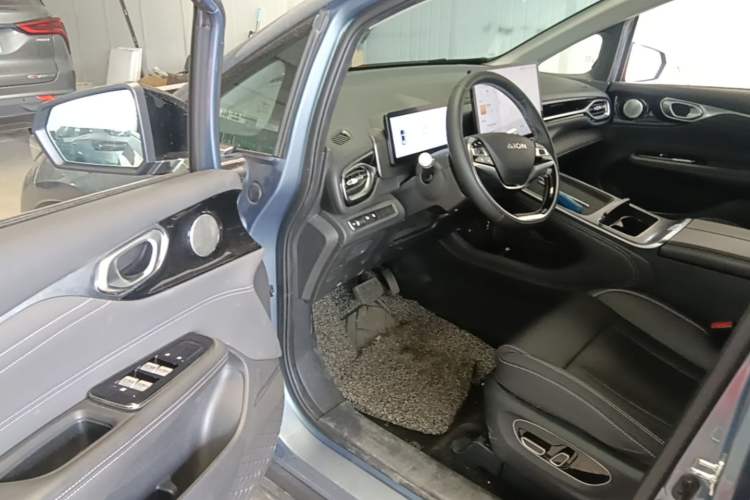 Used AION V 2023 Plus 70 Super Fast Charging Version Ternary Lithium Driver Seat