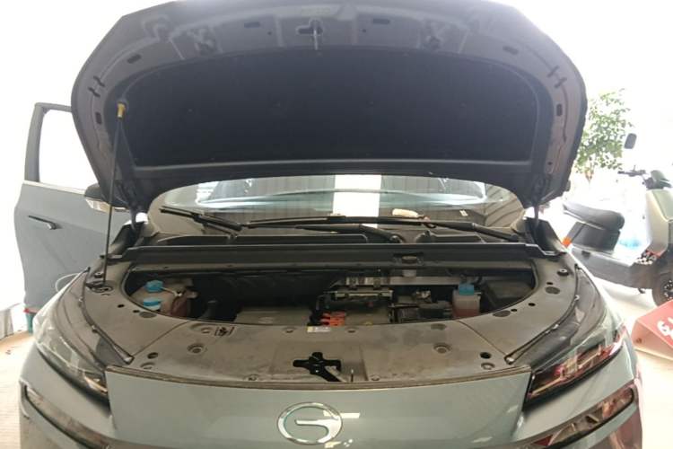 Used AION V 2023 Plus 70 Super Fast Charging Version Ternary Lithium Engine Bay