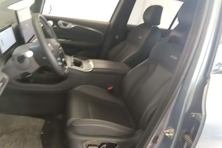 Used AION V 2023 Plus 70 Super Fast Charging Version Ternary Lithium Left Front Seat