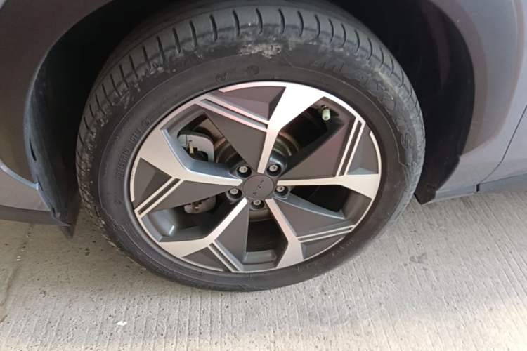 Used AION V 2023 Plus 70 Super Fast Charging Version Ternary Lithium Left Front Wheel Hub