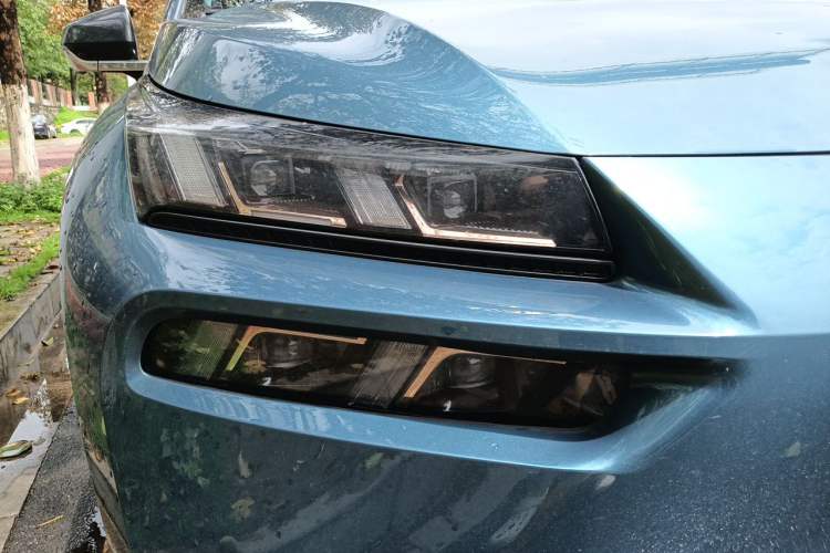 Used AION V 2023 Plus 70 Super Fast Charging Version Ternary Lithium Right Front Headlight