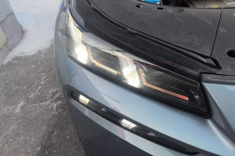 Used AION V 2023 Plus 70 Smart Edition Ternary Lithium Right Front Headlight