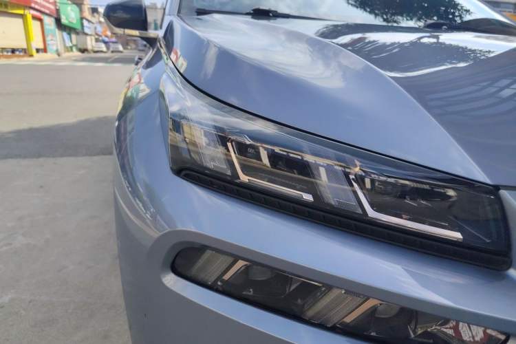Used AION V 2023 Plus 70 Executive Edition Ternary Lithium Right Front Headlight