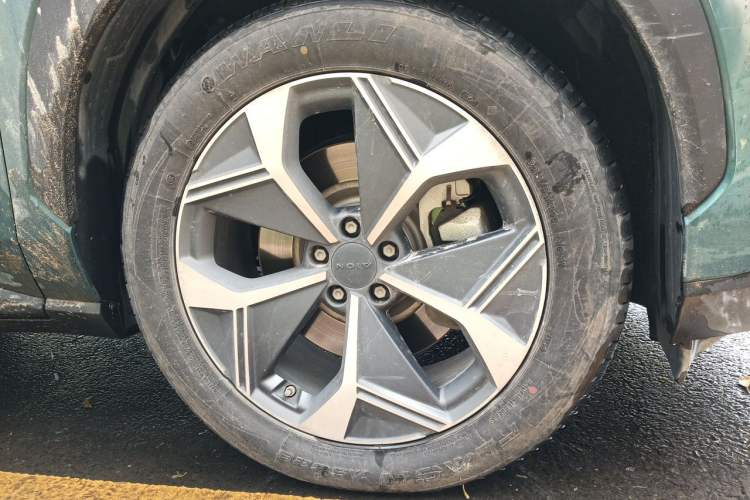 Used AION V 2023 Plus 70 Super Fast Charging Version Ternary Lithium Right Front Wheel Hub