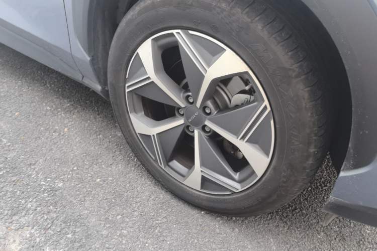 Used AION V 2023 Plus 70 Smart Edition Ternary Lithium Right Front Wheel Hub