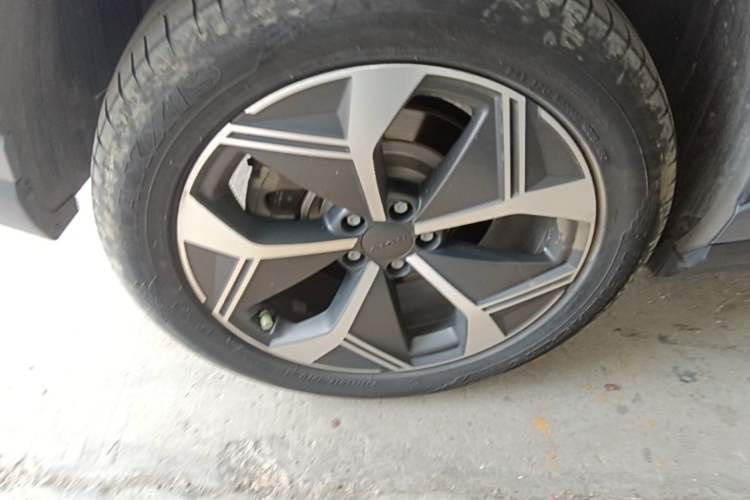 Used AION V 2023 Plus 70 Super Fast Charging Version Ternary Lithium Right Rear Wheel Hub