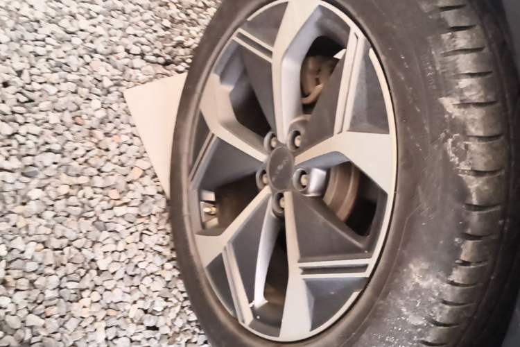 Used AION V 2023 Plus 70 Smart Tech Edition Lithium Iron Phosphate Right Rear Wheel Hub