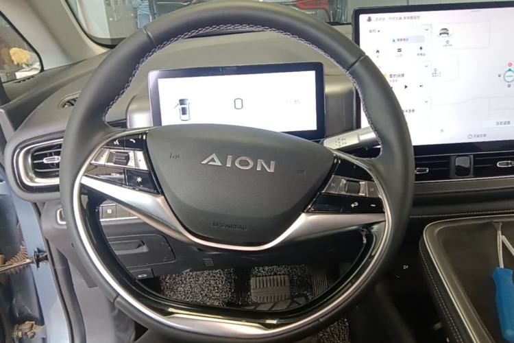 Used AION V 2023 Plus 70 Super Fast Charging Version Ternary Lithium Steering Wheel