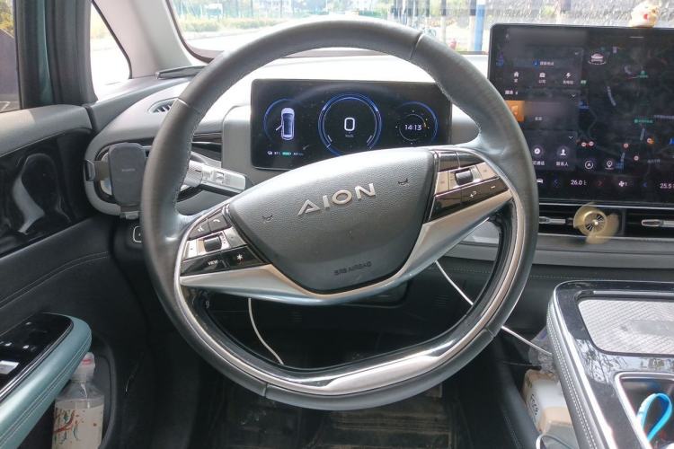 Used AION V 2023 Plus 70 Super Fast Charging Version Ternary Lithium Steering Wheel