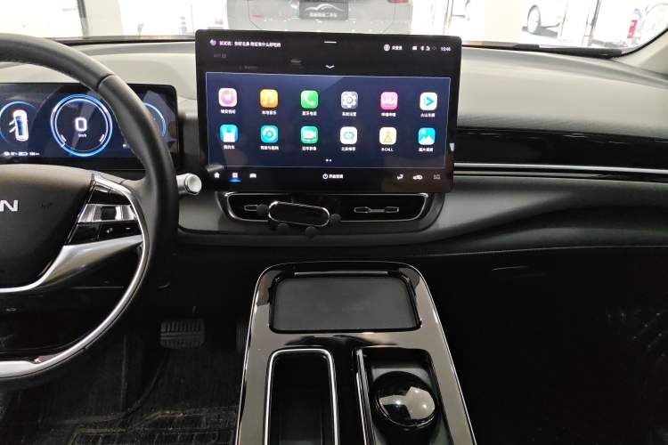 Used AION V 2023 Plus 70 Super Fast Charging Version Ternary Lithium Audio And AC Panel