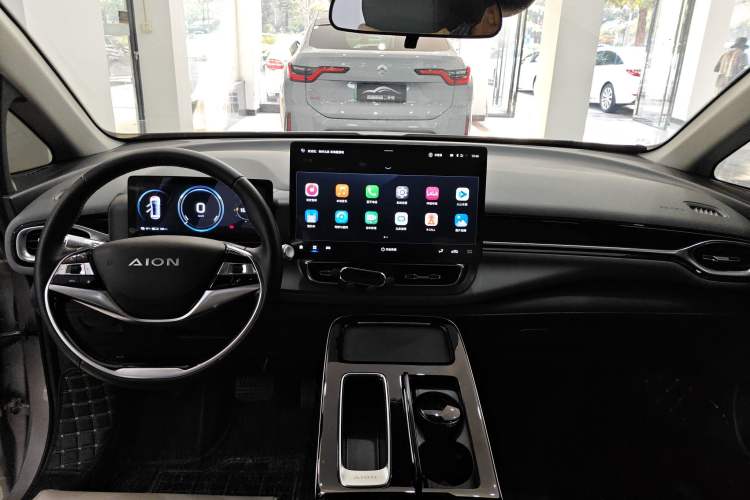 Used AION V 2023 Plus 70 Super Fast Charging Version Ternary Lithium Center Console