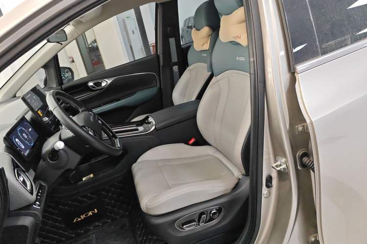 Used AION V 2023 Plus 70 Super Fast Charging Version Ternary Lithium Left Front Seat